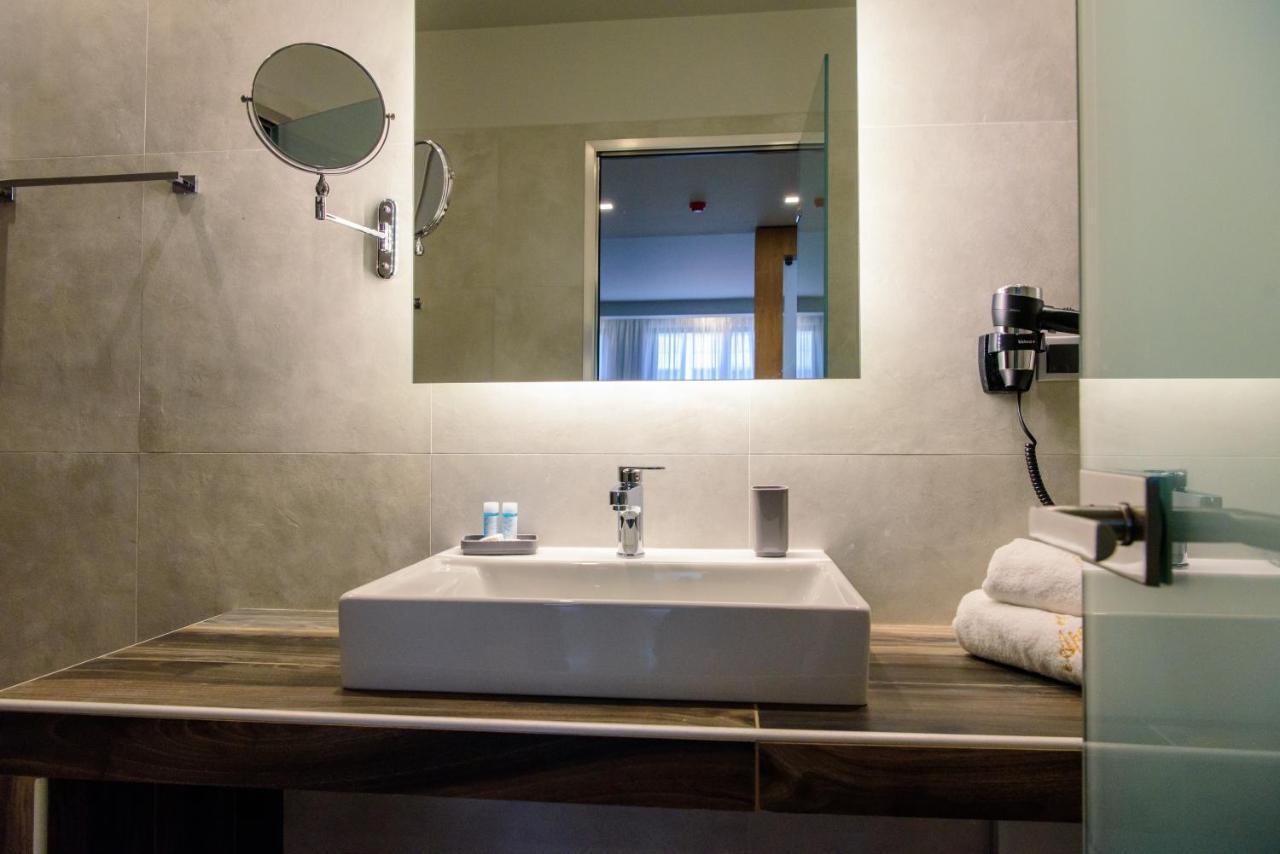 Eva Apartments Piraeus Bagian luar foto