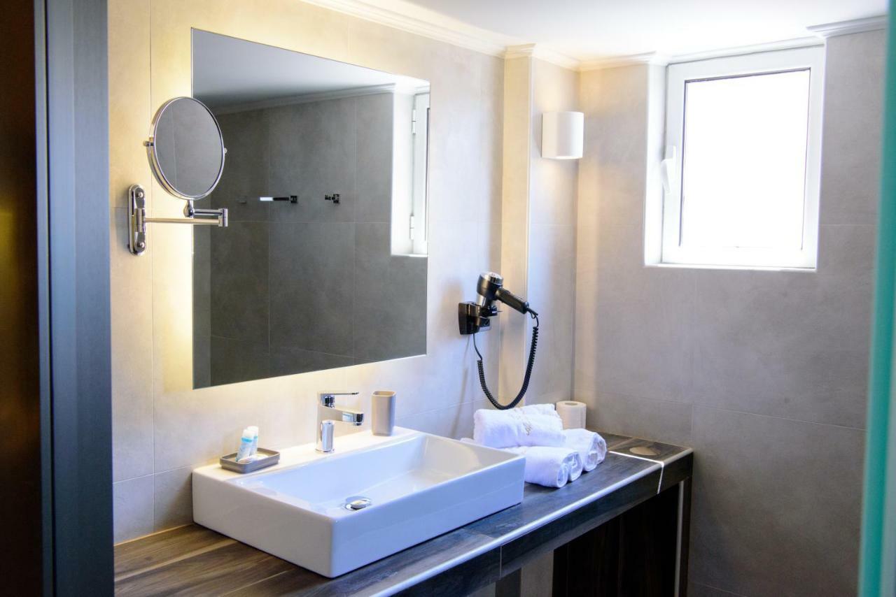 Eva Apartments Piraeus Bagian luar foto