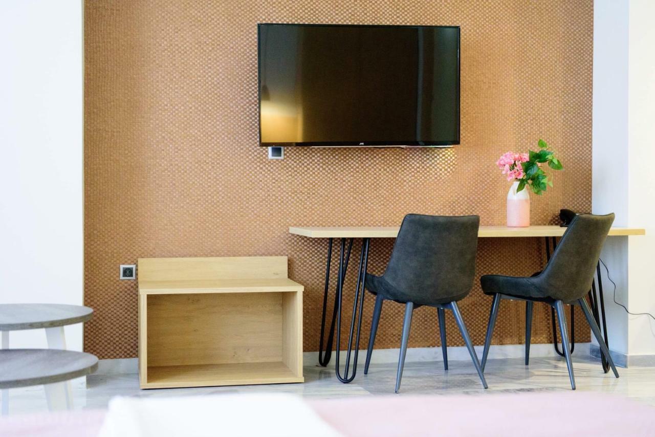 Eva Apartments Piraeus Bagian luar foto