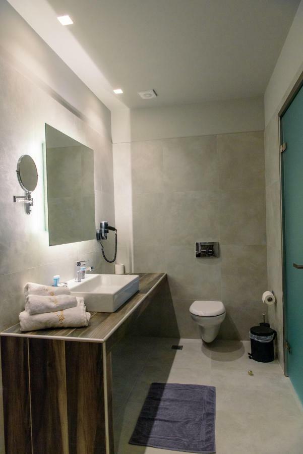 Eva Apartments Piraeus Bagian luar foto