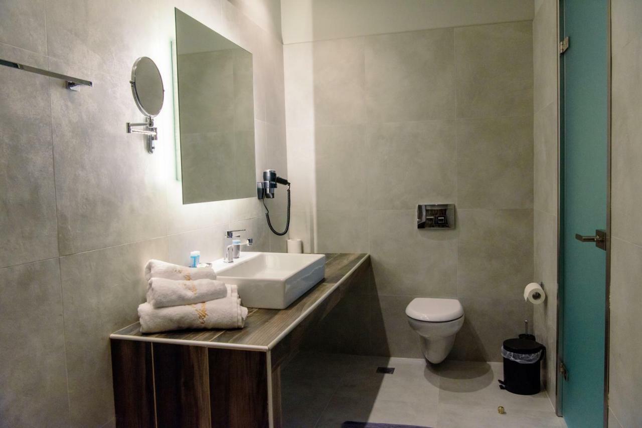 Eva Apartments Piraeus Bagian luar foto